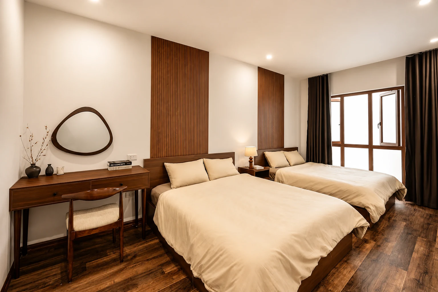 Bedroom with desk at Ladi Valley